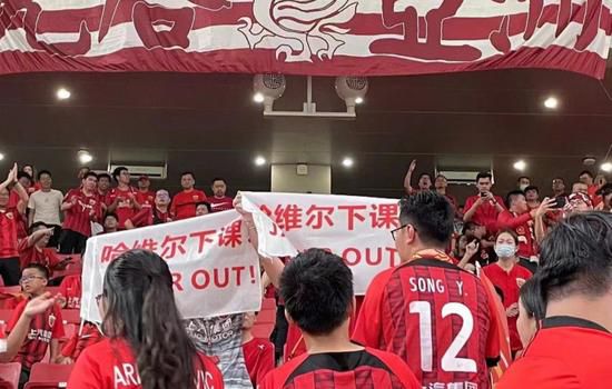 CCTV6 VIP影院 搜索 电影 星闻 独家 更多 专题 图片 视频 滚动 首页 新闻 大片 影库 CCTV6 VIP影院 客户端 电影网>新闻>原创深度策划 第22届电影频道传媒关注单元圆满闭幕 易烊千玺马丽分获最受传媒关注男女主角 时间：2025.