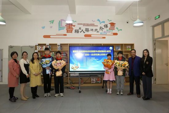 《蜂蜜的针》曝终极预告 袁泉上演除害猎杀法则3532人看过 《阳光女子合唱团》MV上线 A-lin歌唱爱与幸福2179人看过 《天才游戏》曝预告 彭昱畅丁禹兮化身纯恨宿敌2744人看过 《纯真年代的爱情》研讨会 孙千王天辰忆拍摄往3232人看过 新闻首页 电影新闻首页 明星新闻 华语 海外 成龙、梁朝伟、小贝、李栋旭等观战NBA中国赛 日前，25-26赛季NBA季前赛在中国澳门举行，成龙、梁朝伟 、刘嘉玲、任达华、大卫·贝克汉姆、林书豪、李小鹏、李栋旭、刘宪华、杜华、李汶翰等到场观.Disney+剧集《诉讼女王》（All\'s Fair）在化学之家举行首映礼。